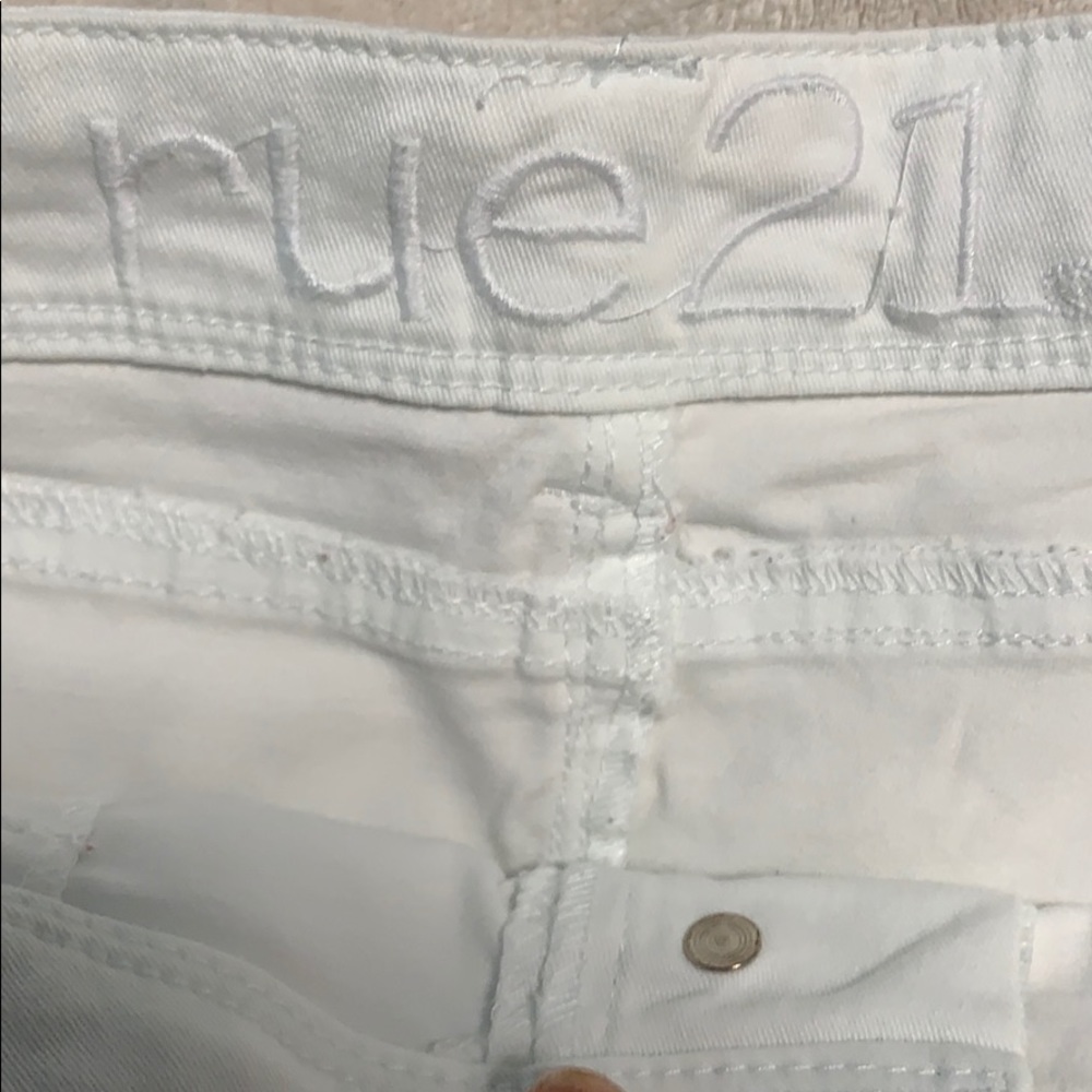 FINAL MARKDOWN: Shorts - Picture 3 of 4